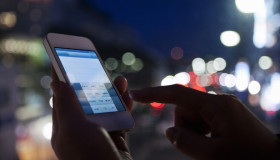 Dùng smartphone vào đêm khuya có thể dẫn đến trầm cảm