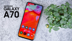Trên tay Samsung Galaxy A70: Phiên bản nâng cấp thần kỳ của A50
