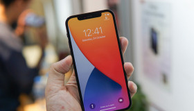 Tìm hiểu mặt kính mới của của iPhone 12: Tại sao vẫn dễ trầy?