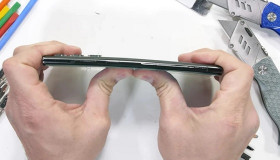 Thử thách độ bền: Samsung Galaxy S22 Series cứng cỏi đến đâu?