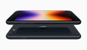 Vì sao giá ra mắt của iPhone SE 2022 đắt hơn iPhone SE 2020 đến 30$?