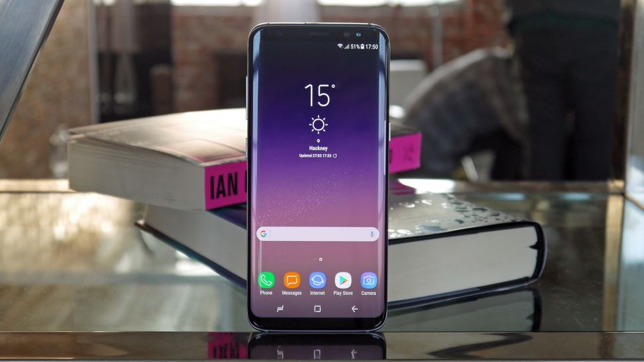 samsung galaxy s9 lieu co hon xiaomi mi mix 2s hinh anh 2