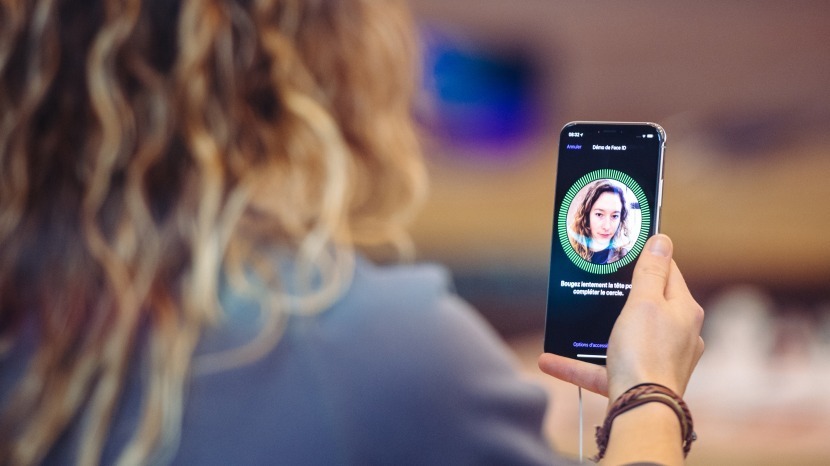 so sanh intelligent scan samsung galaxy s9 va face id tren iphone x hinh anh 3