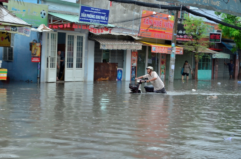 meo quan trong ai cũng phai biet khi di qua doan duong ngap nuoc