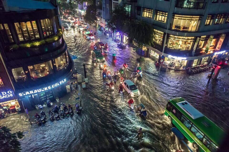 meo quan trong ai cũng phai biet khi di qua doan duong ngap nuoc