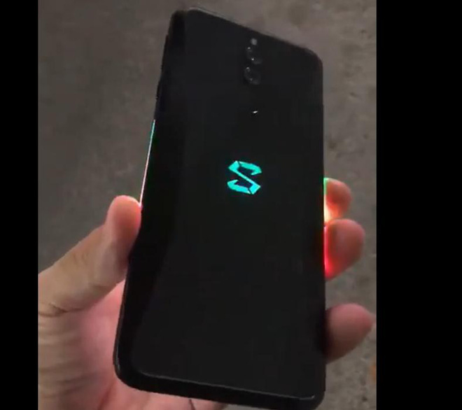 xiaomi blackshark 2 thiet ke cao cap, hieu ung den cuc chat