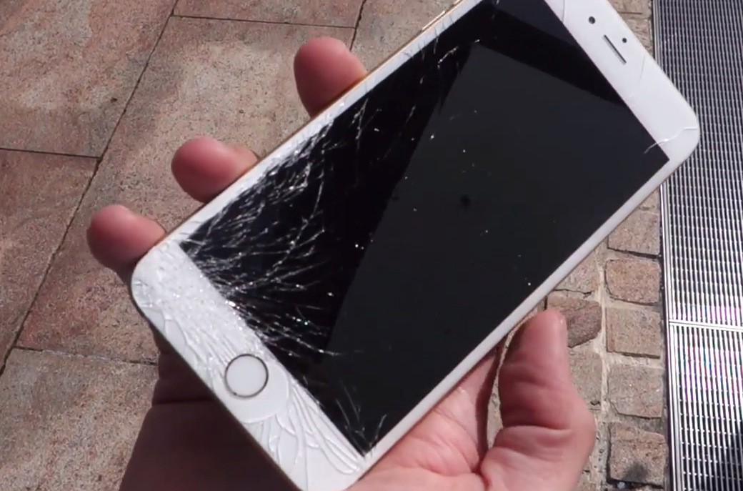 Sử dụng màn hình vỡ, xu hướng mới tòa cầu ne su dung smartphone man hinh vo khong
