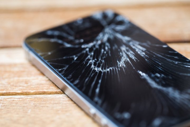 Sử dụng màn hình vỡ, xu hướng mới tòa cầu ne su dung smartphone man hinh vo khong