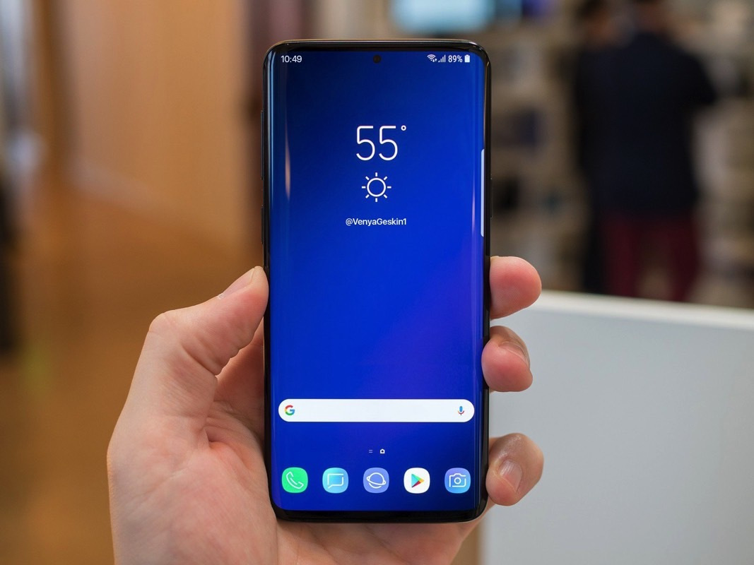 trên tay galaxy s10