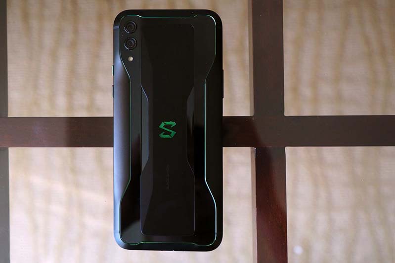 so sanh xiaomi mi 9 voi black shark 2 nen mua may nao hinh 2