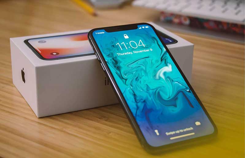 Quan sát bằng mắt thường vẻ bề ngoài của iPhone X cũ