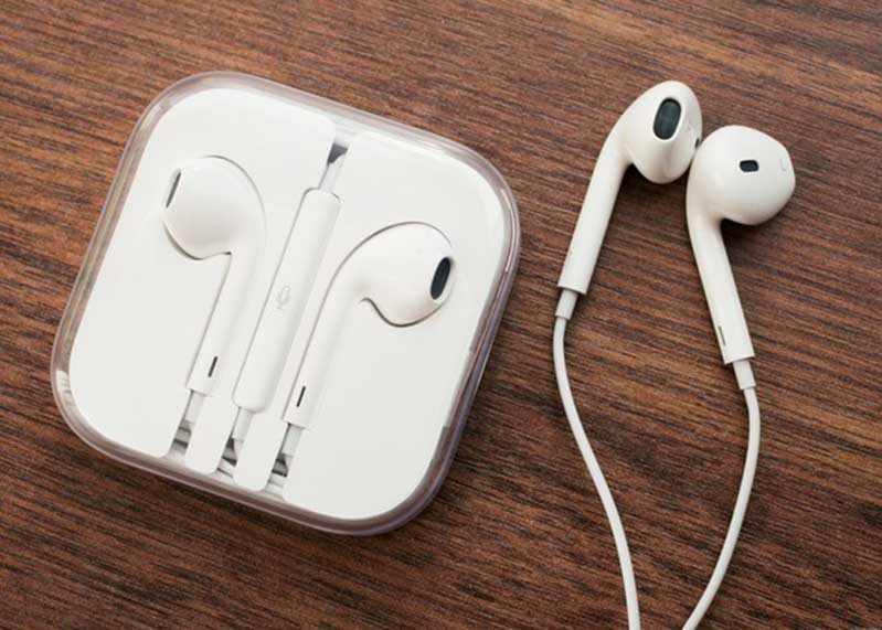 thu thuat phan biet tai nghe iphone chinh hang va hang fake