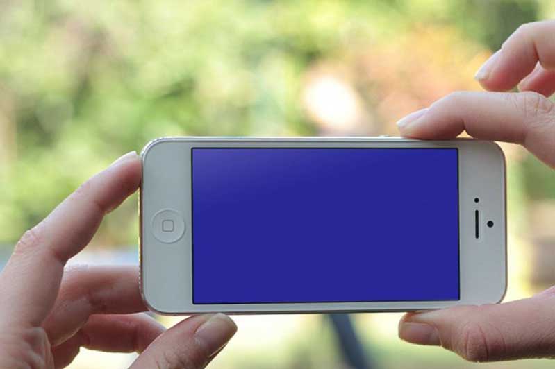 cach khac phuc man hinh xanh cua iphone