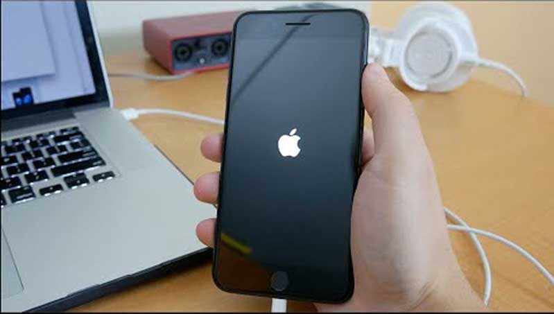  iPhone 7 và 7 Plus thao tác
