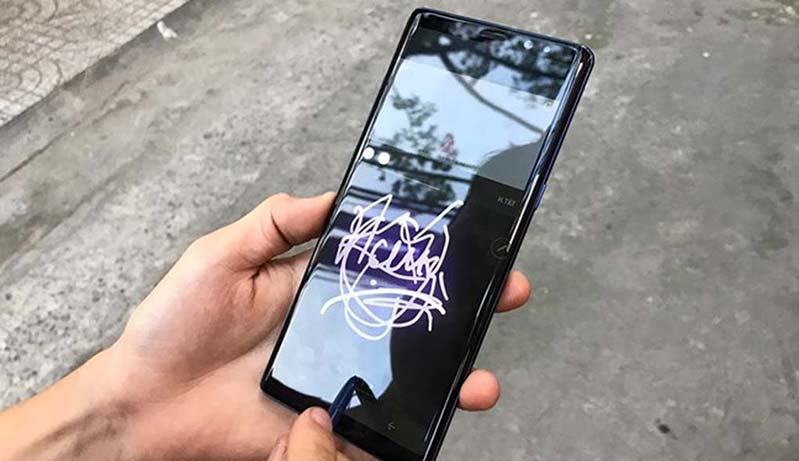 co-nen-mua-samsung-galaxy-note-8-cu-2