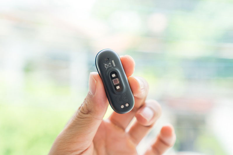 mặt sau mi band 4
