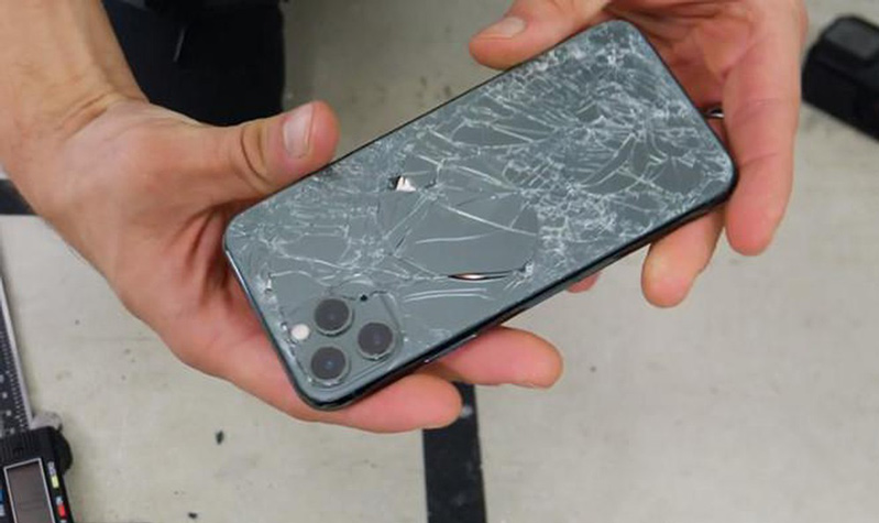 Vì sao chi phí thay mặt lưng iPhone 11 lại đắt đỏ?