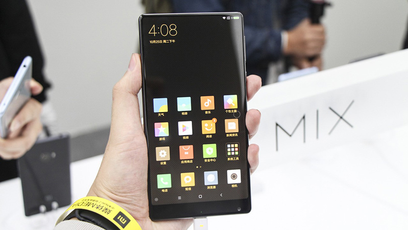 Màn hình tràn cạnh ra đời có khiến mặt kính 5D bị lỗi thời