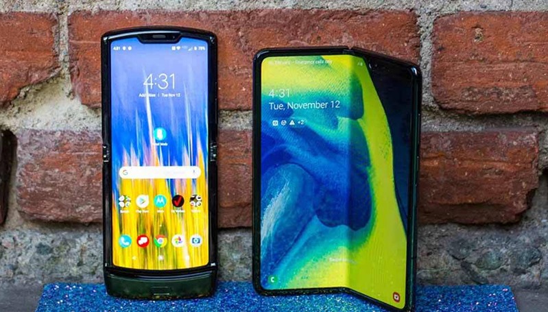 So sánh Galaxy Fold và Motorola Razr