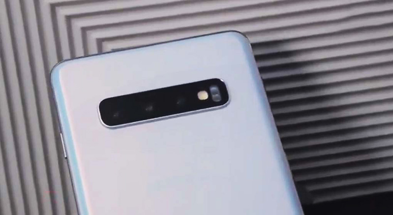 mặt sau galaxy s10