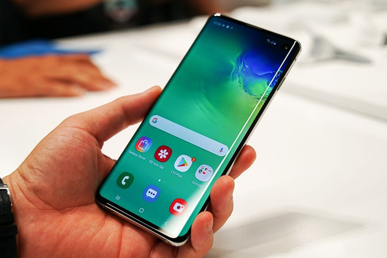 trên tay galaxy s10 plus