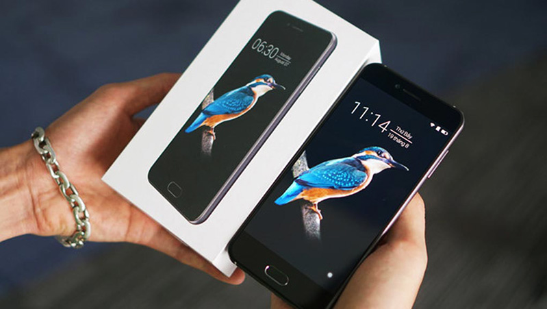 trên tay bphone 3
