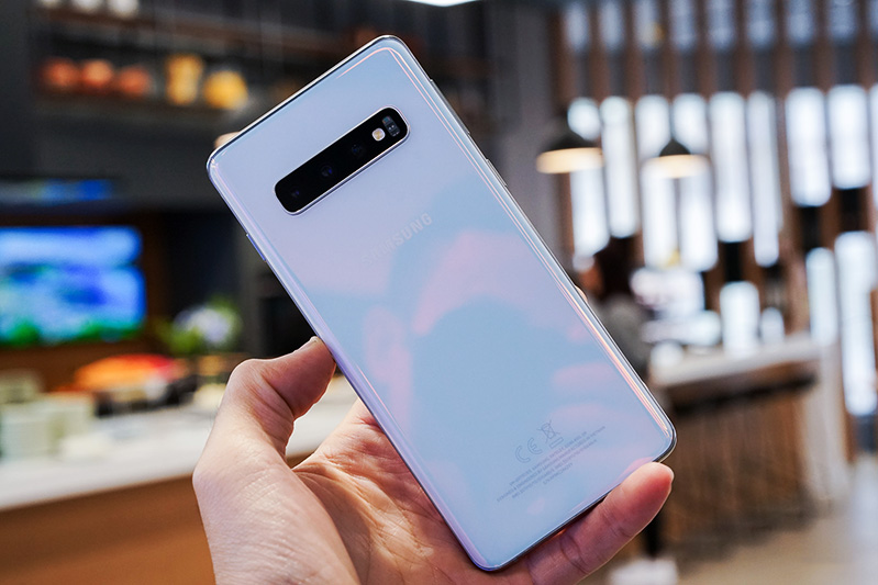 trên tay galaxy s10 plus
