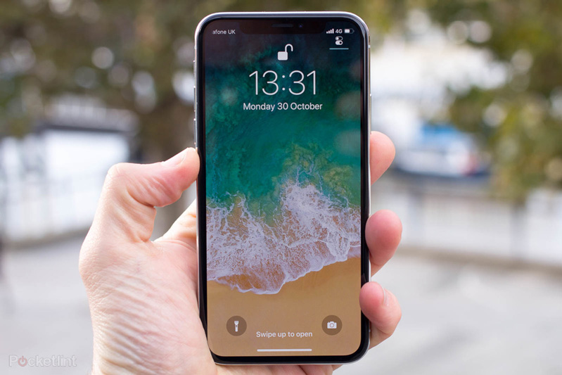 iPhone X ra mắt năm 2017