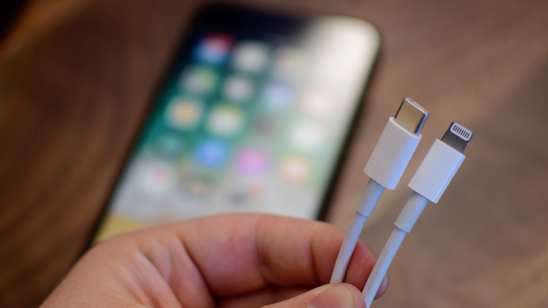 Những chiếc iPhone không cổng sạc sắp sửa ra đời