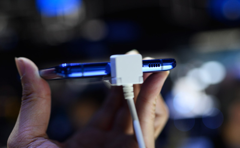 thiết bị đã bỏ luôn jack tai nghe 3.5mm