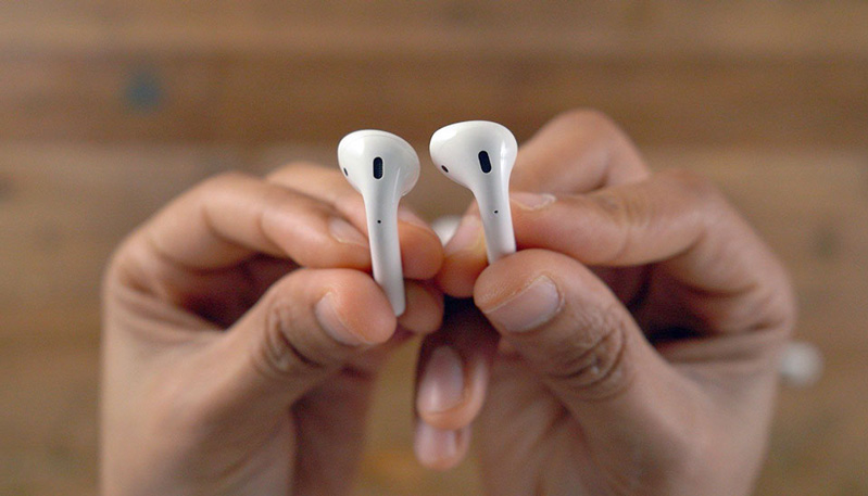 một chiếc airpods không kết nối