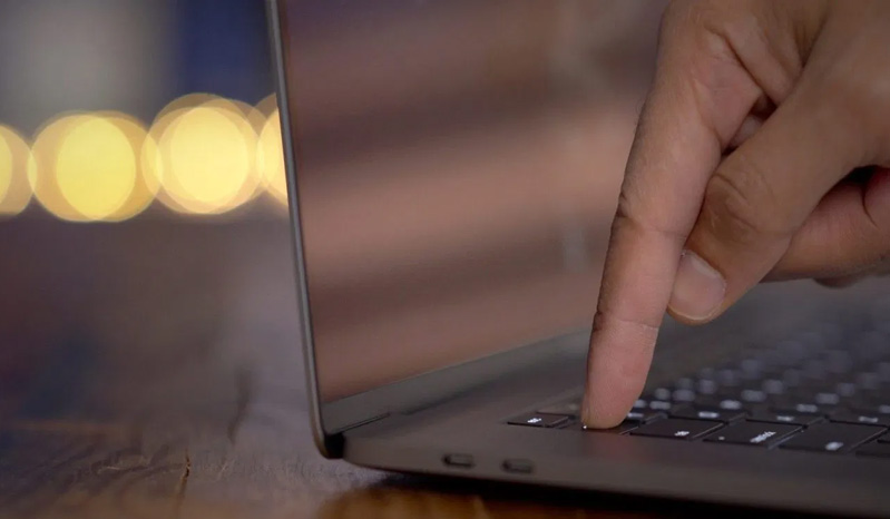 Vệ sinh MacBook