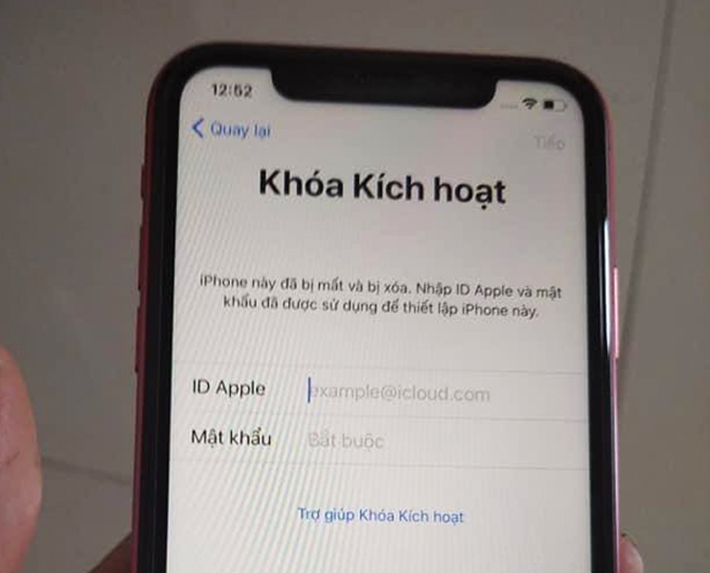 Điện thoại anh P. biến thành cục gạch