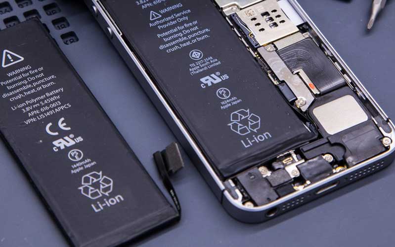 thay pin iPhone có nên thay tại nhà