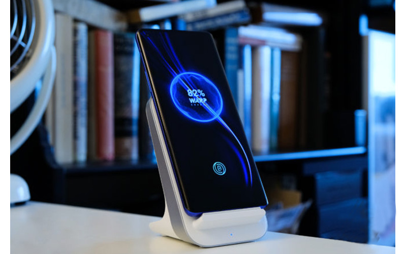 so sánh oneplus 8 và 8 pro 9 chỉ có sạc không dây trên bản pro