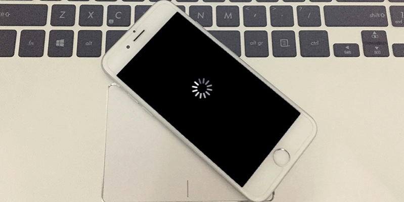 Có nhiều nguyên nhân khiến iPhone bị khởi động lại