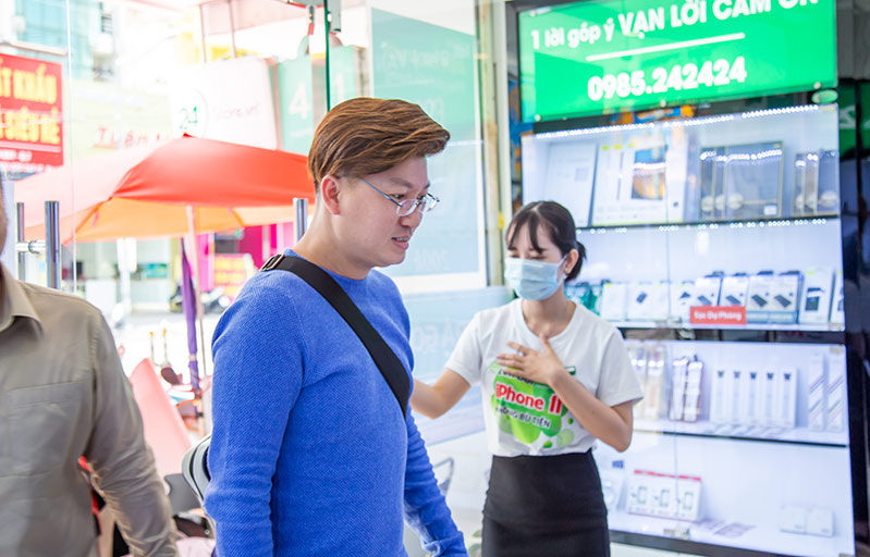 Sỹ Luân bất ngờ ghé qua 24hStore