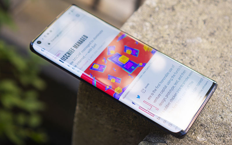 thiết kế và thông số của motorola edge 