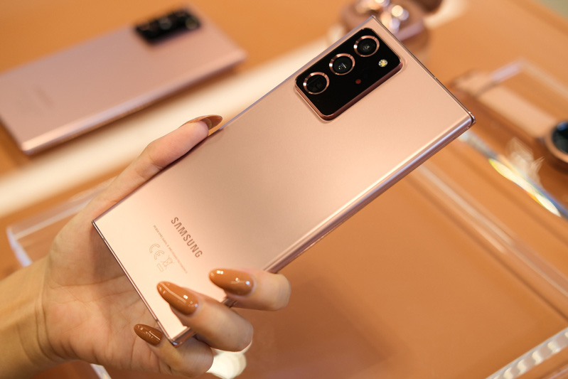 Mặt lưng note 20 ultra với thiết kế sang trọng, hoàn hảo