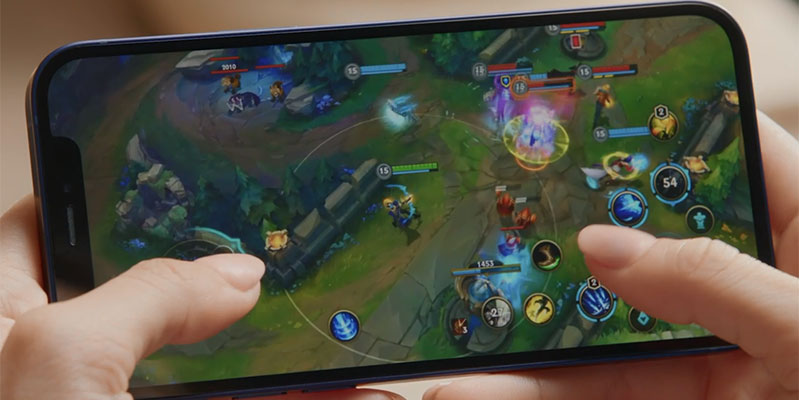 chiến game với iPhone12