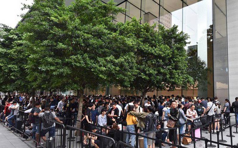 Không còn cảnh xếp hàng mua iphone 12 như mọi năm 