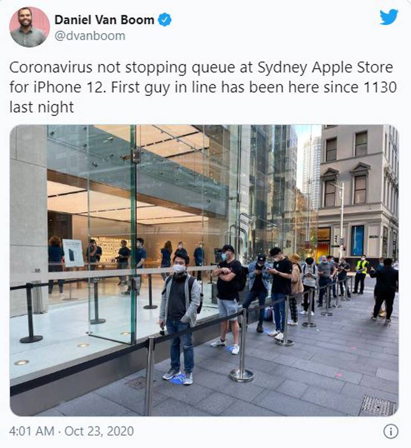 Apple Store Sydney đông khách trong ngày mở bán iPhone 12 