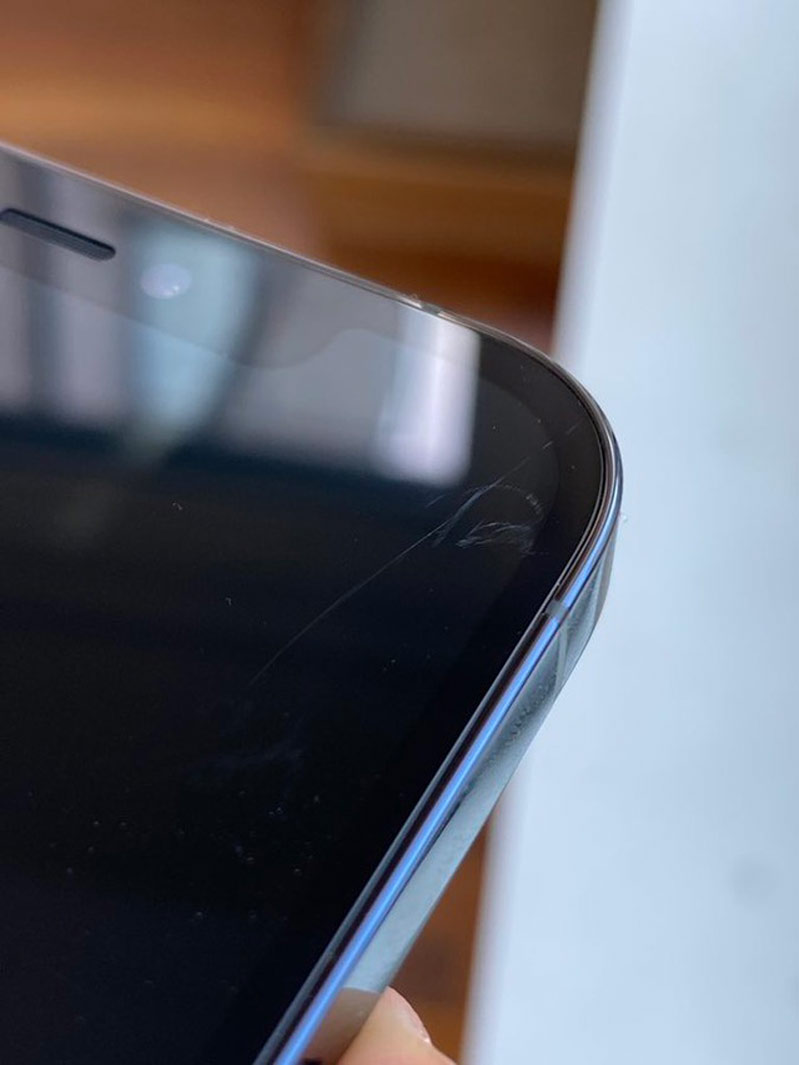 iPhone 12 bị trầy xước 