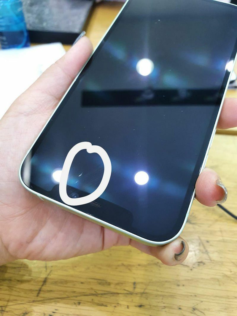 Ceramic Shield không giúp chống xước trên iPhone 12 