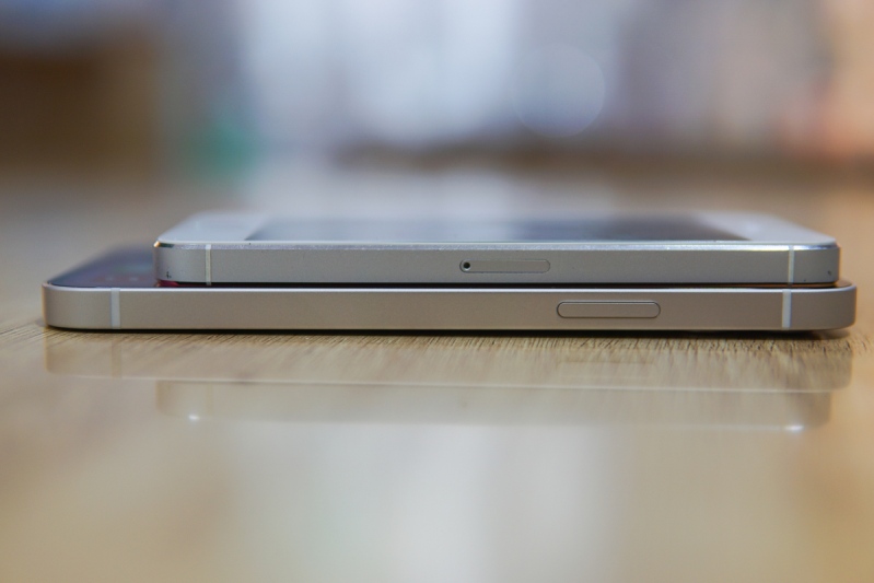 iPhone 12 và iPhone 5S hình 7 Nút nguồn được thay đổi