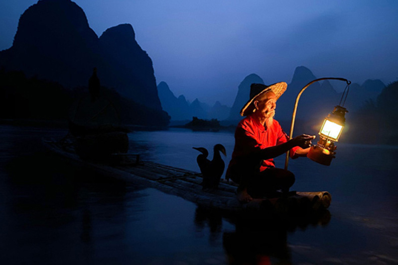 Giữ nguyên máy khi chụp ảnh ở nơi có nghiều sáng 