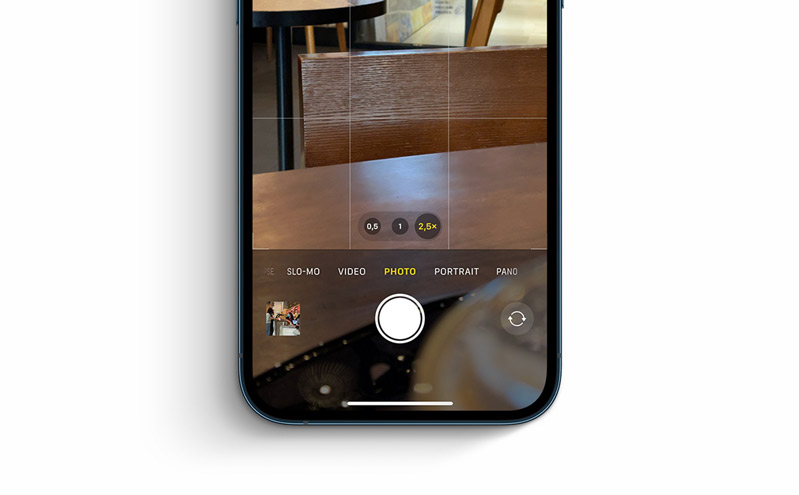 Zoom 2.5X với iPhone 12 Pro Max Zoom 2.5X với iPhone 12 Pro Max