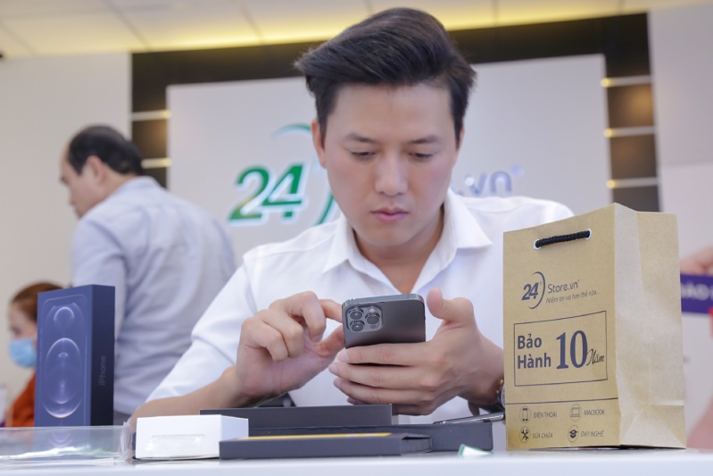 Quách Ngọc Tuyên lên đời iPhone 12 Pro Max tại 24hStore