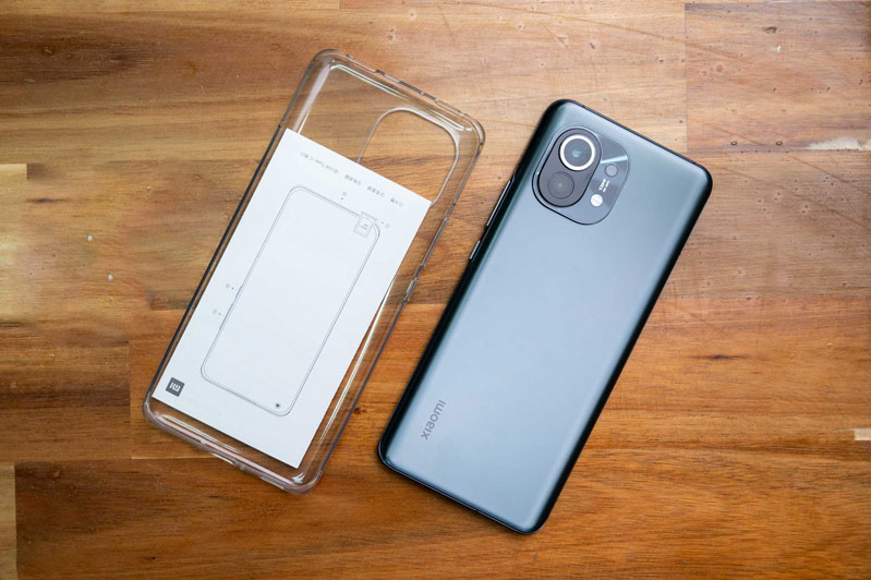 phụ kiện bên trong hộp Mi 11 