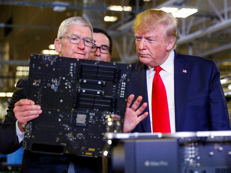 tổng thống donlad trump và tim cook 